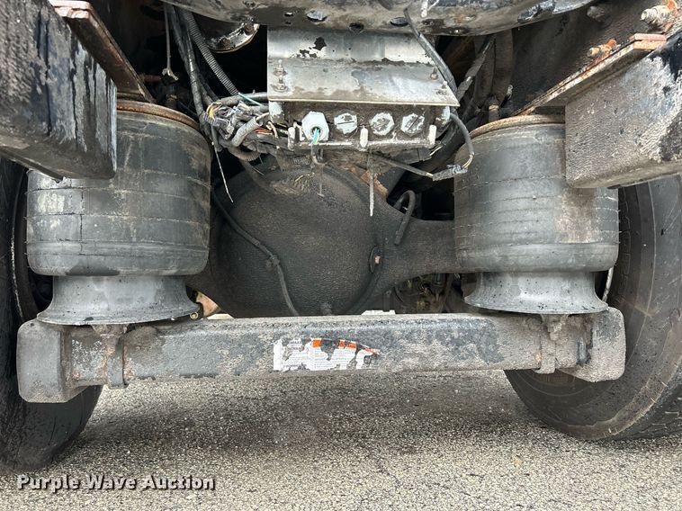 image for item DQ0951 2016 International 7600  vacuum truck