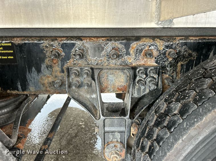 image for item DQ0951 2016 International 7600  vacuum truck