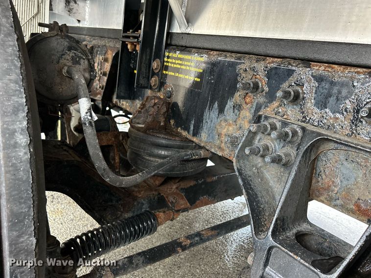 image for item DQ0951 2016 International 7600  vacuum truck