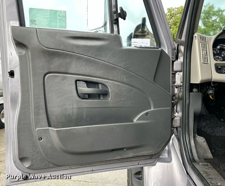 image for item DQ0951 2016 International 7600  vacuum truck