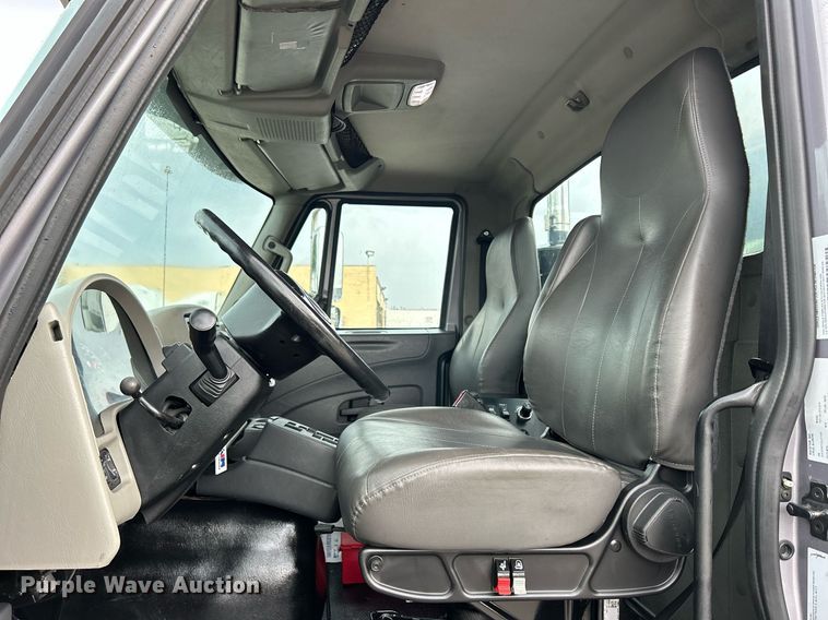 image for item DQ0951 2016 International 7600  vacuum truck