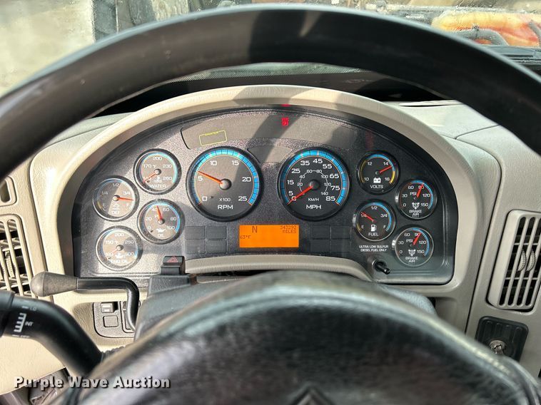 image for item DQ0951 2016 International 7600  vacuum truck