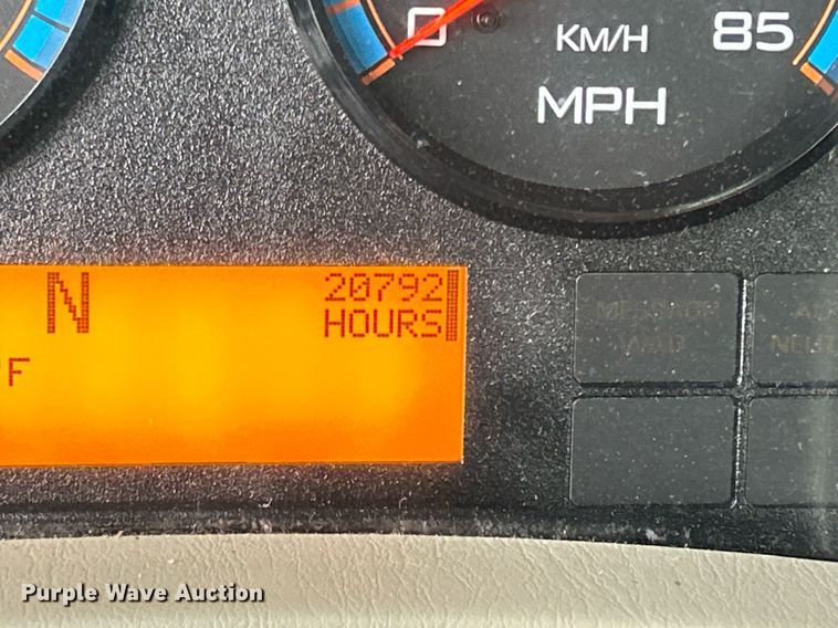 image for item DQ0951 2016 International 7600  vacuum truck