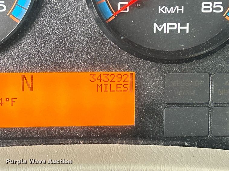 image for item DQ0951 2016 International 7600  vacuum truck