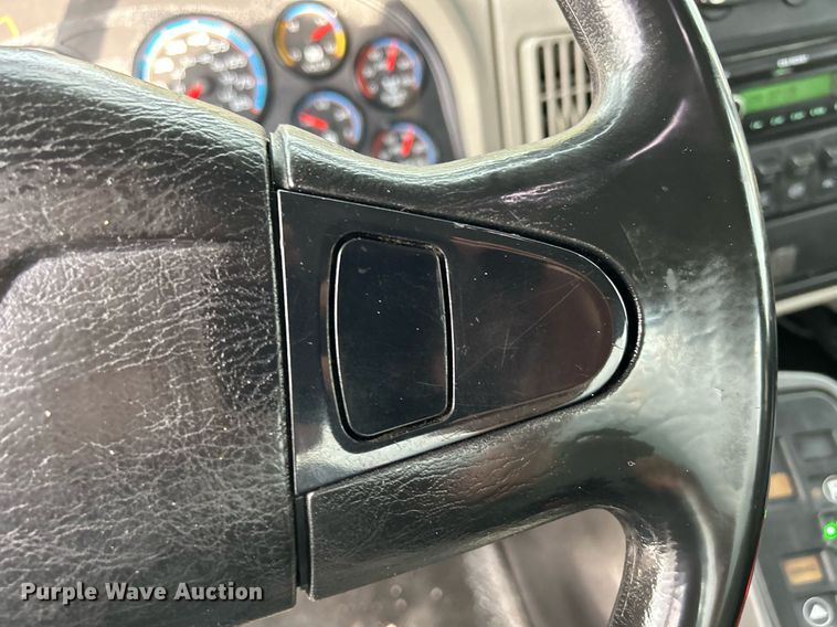 image for item DQ0951 2016 International 7600  vacuum truck