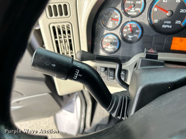 image for item DQ0951 2016 International 7600  vacuum truck