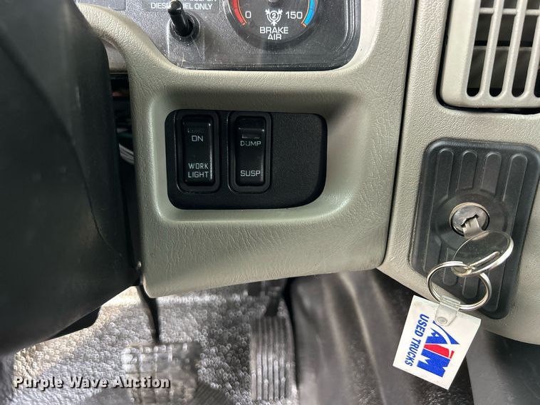 image for item DQ0951 2016 International 7600  vacuum truck