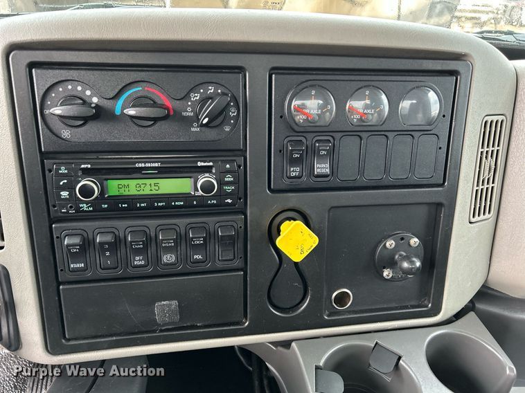 image for item DQ0951 2016 International 7600  vacuum truck