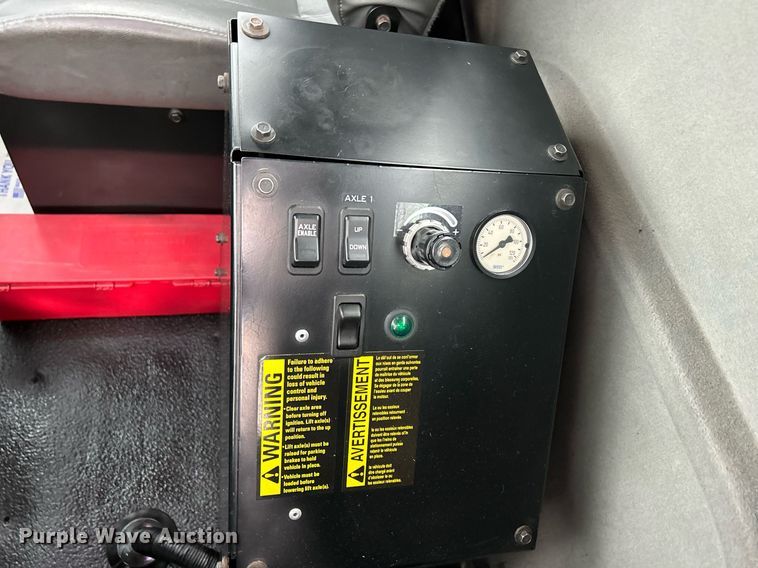 image for item DQ0951 2016 International 7600  vacuum truck