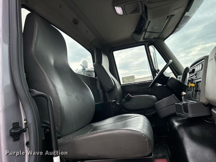 image for item DQ0951 2016 International 7600  vacuum truck