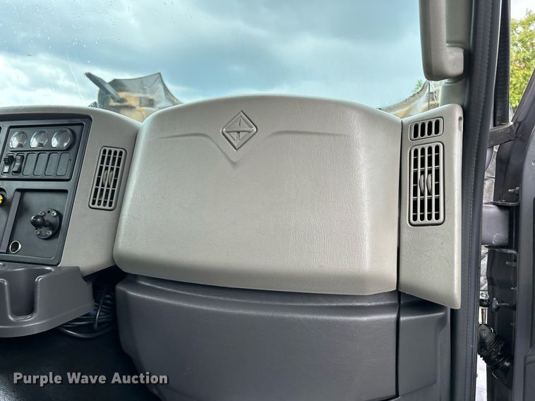 image for item DQ0951 2016 International 7600  vacuum truck