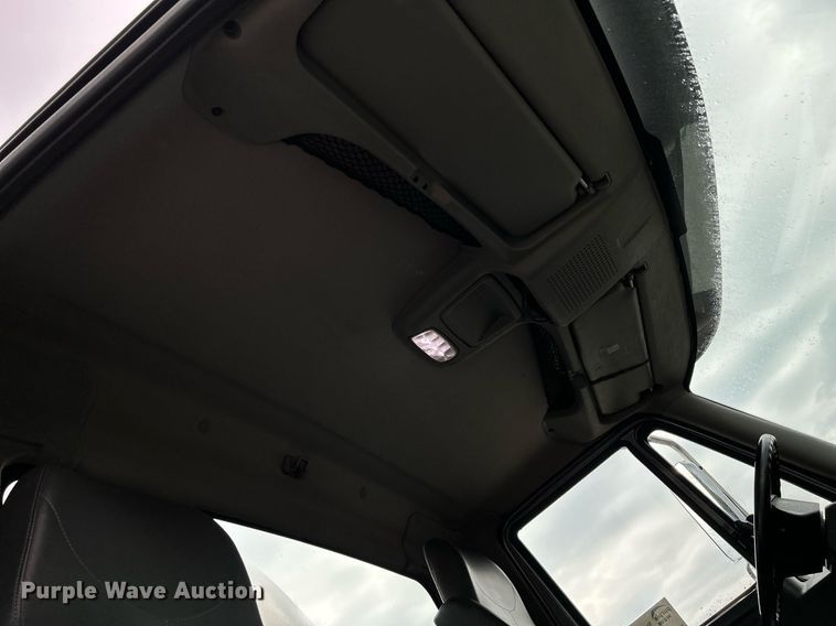 image for item DQ0951 2016 International 7600  vacuum truck