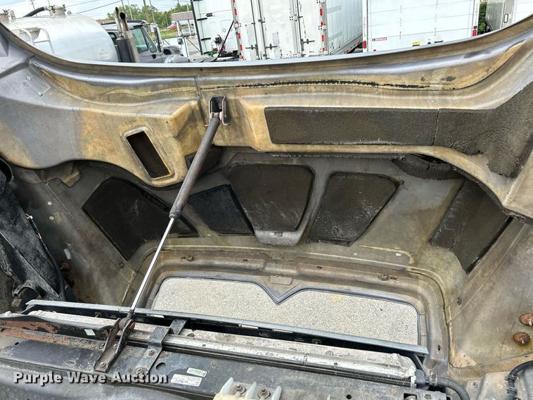 image for item DQ0951 2016 International 7600  vacuum truck