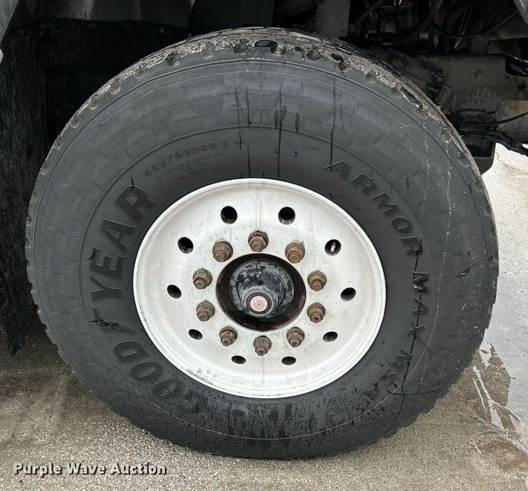 image for item DQ0951 2016 International 7600  vacuum truck