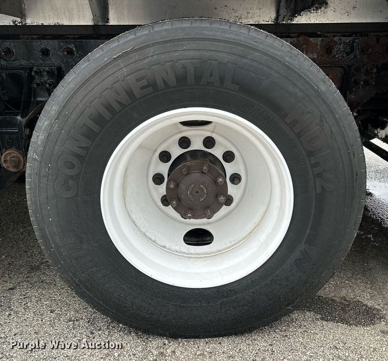 image for item DQ0951 2016 International 7600  vacuum truck