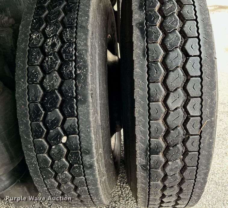 image for item DQ0951 2016 International 7600  vacuum truck