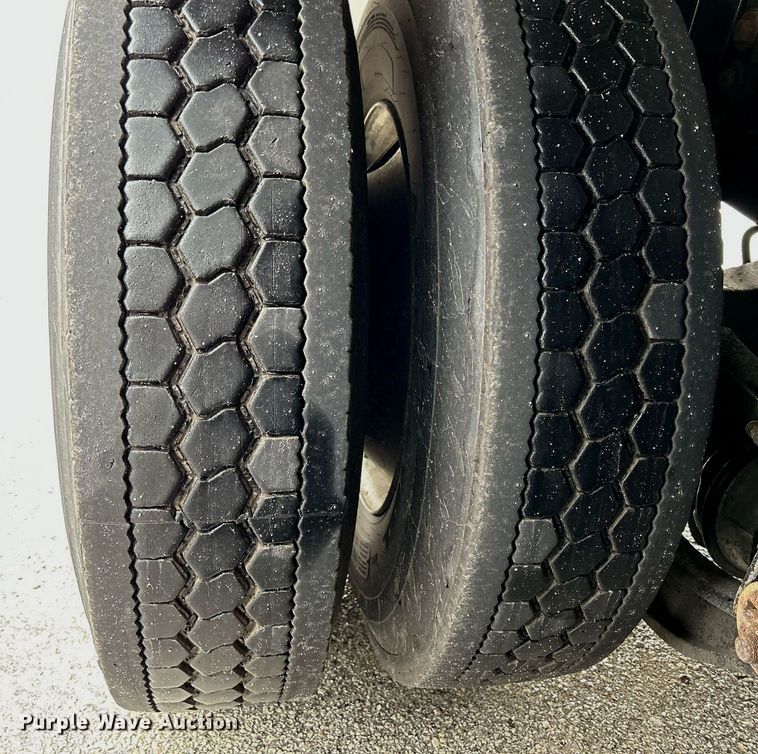 image for item DQ0951 2016 International 7600  vacuum truck