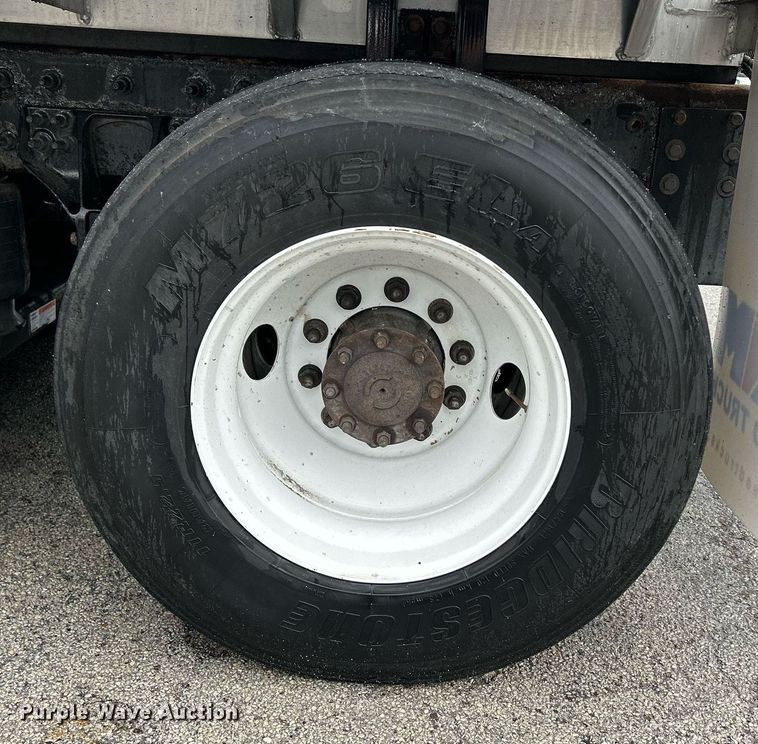 image for item DQ0951 2016 International 7600  vacuum truck