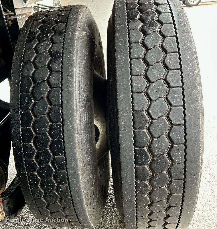 image for item DQ0951 2016 International 7600  vacuum truck