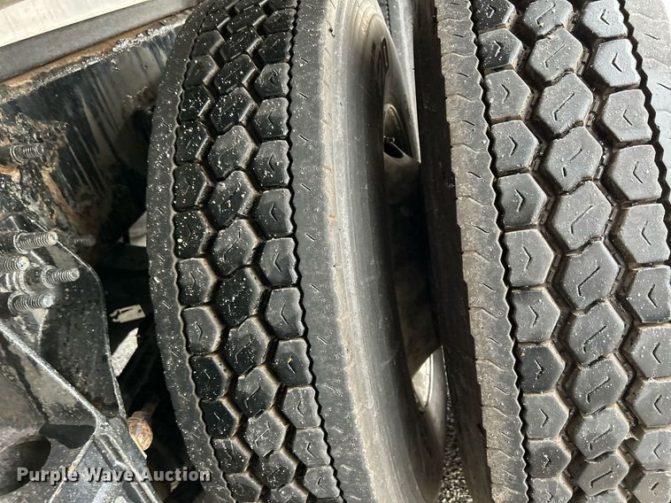 image for item DQ0951 2016 International 7600  vacuum truck