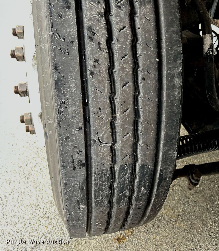 image for item DQ0951 2016 International 7600  vacuum truck