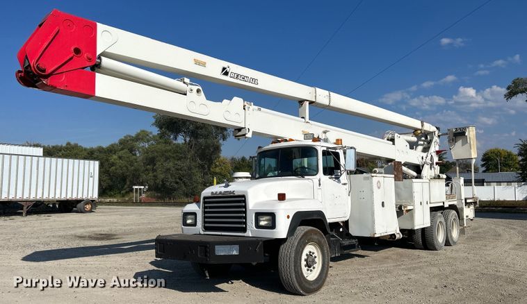 image for item DQ0957 1992 Mack RD690S  bucket truck