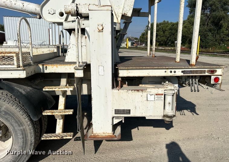 image for item DQ0957 1992 Mack RD690S  bucket truck