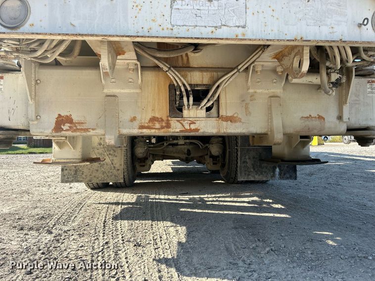 image for item DQ0957 1992 Mack RD690S  bucket truck