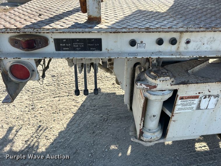 image for item DQ0957 1992 Mack RD690S  bucket truck