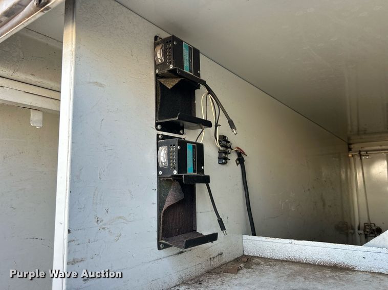 image for item DQ0957 1992 Mack RD690S  bucket truck