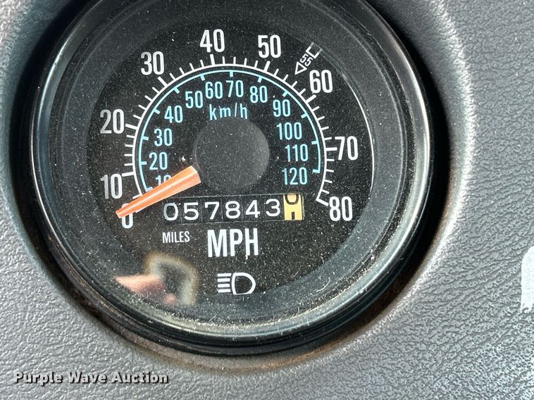 image for item DQ0957 1992 Mack RD690S  bucket truck