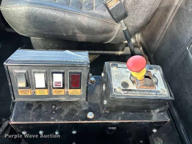 image for item DQ0957 1992 Mack RD690S  bucket truck