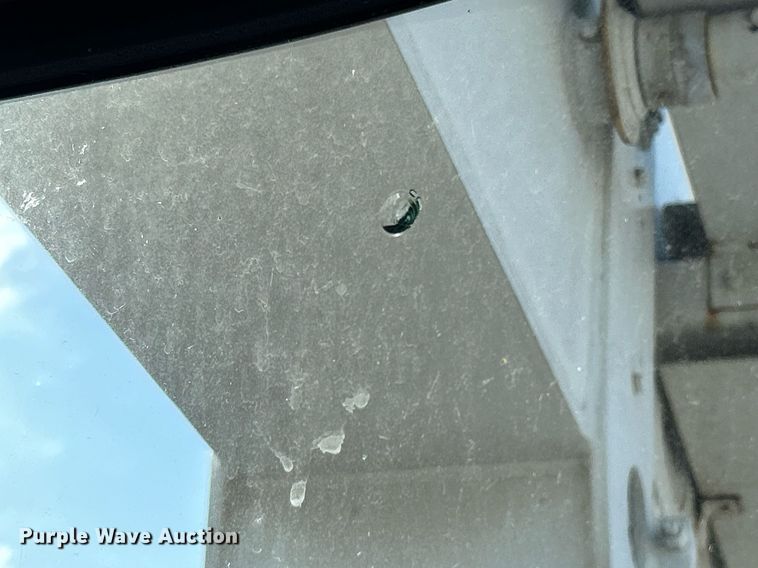 image for item DQ0957 1992 Mack RD690S  bucket truck