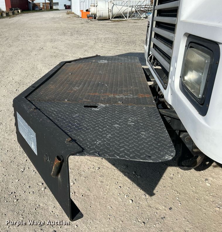 image for item DQ0957 1992 Mack RD690S  bucket truck