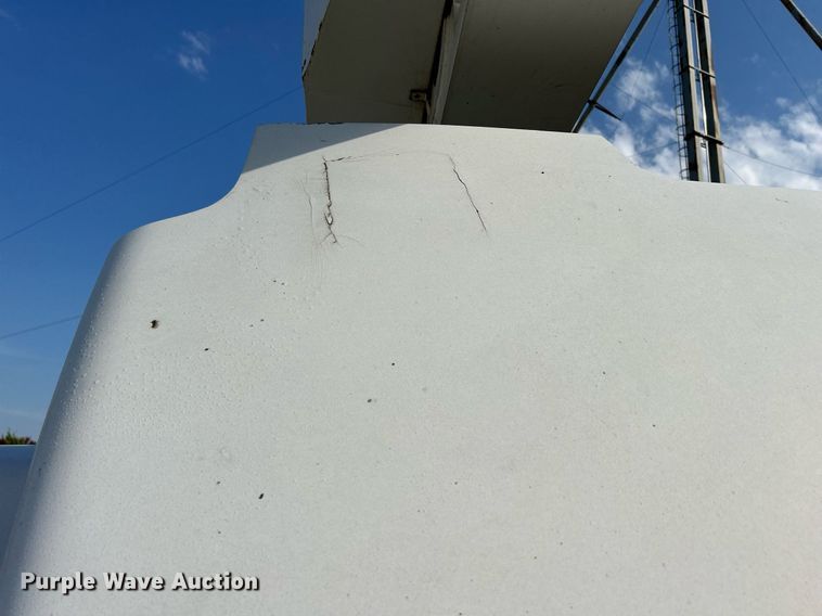 image for item DQ0957 1992 Mack RD690S  bucket truck