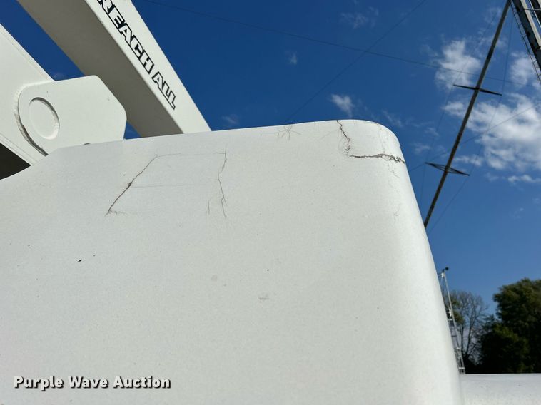 image for item DQ0957 1992 Mack RD690S  bucket truck