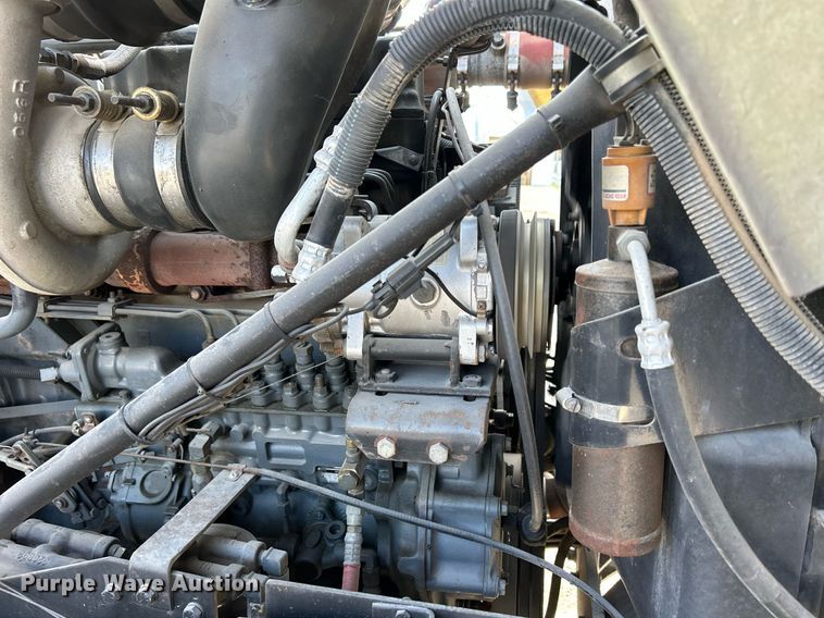 image for item DQ0957 1992 Mack RD690S  bucket truck