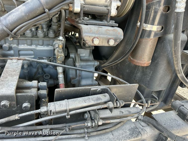 image for item DQ0957 1992 Mack RD690S  bucket truck