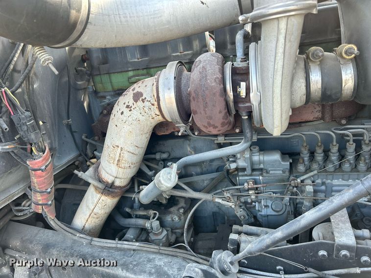 image for item DQ0957 1992 Mack RD690S  bucket truck