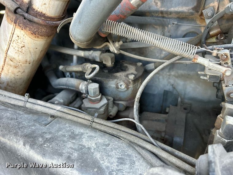 image for item DQ0957 1992 Mack RD690S  bucket truck