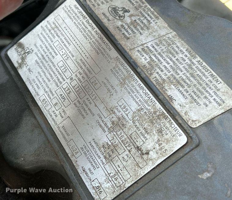 image for item DQ0957 1992 Mack RD690S  bucket truck