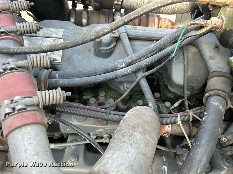 image for item DQ0957 1992 Mack RD690S  bucket truck