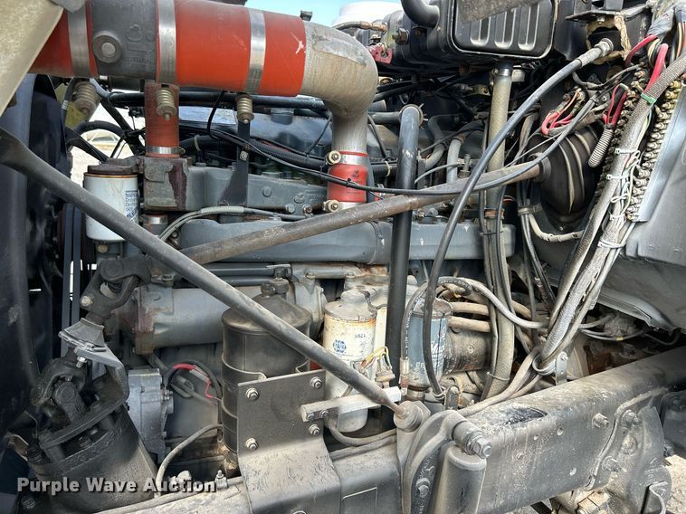 image for item DQ0957 1992 Mack RD690S  bucket truck