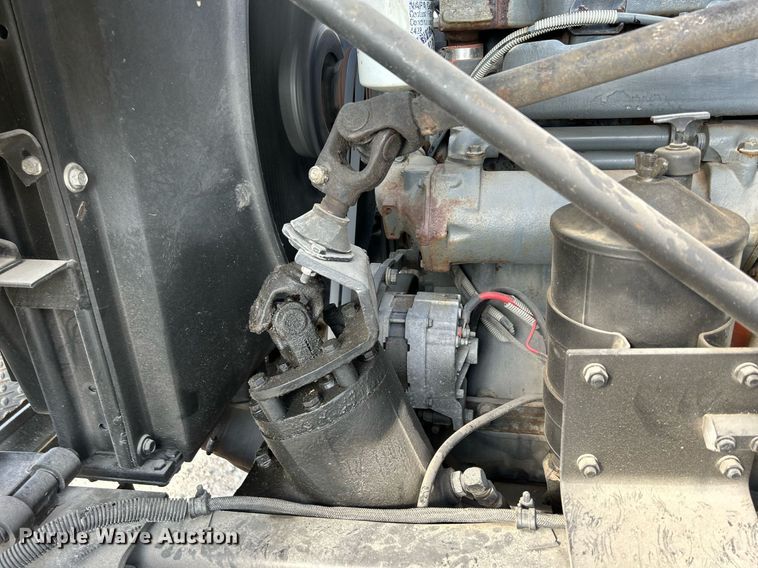 image for item DQ0957 1992 Mack RD690S  bucket truck