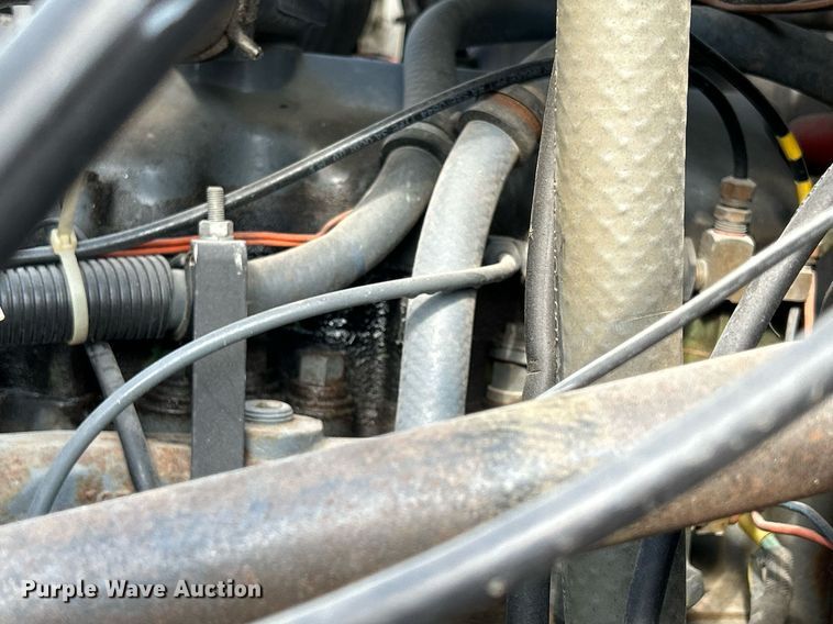 image for item DQ0957 1992 Mack RD690S  bucket truck