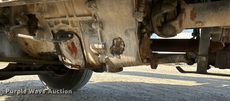 image for item DQ0957 1992 Mack RD690S  bucket truck