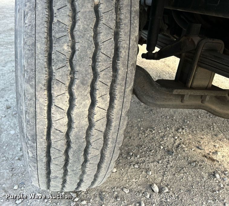 image for item DQ0957 1992 Mack RD690S  bucket truck