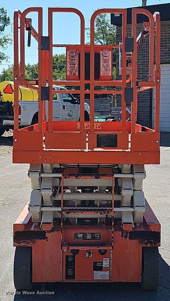 image for item DQ1175 2015 Snorkel S4726E  scissor lift