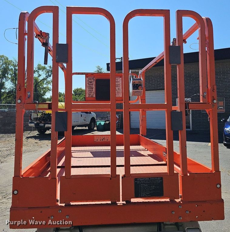 image for item DQ1175 2015 Snorkel S4726E  scissor lift