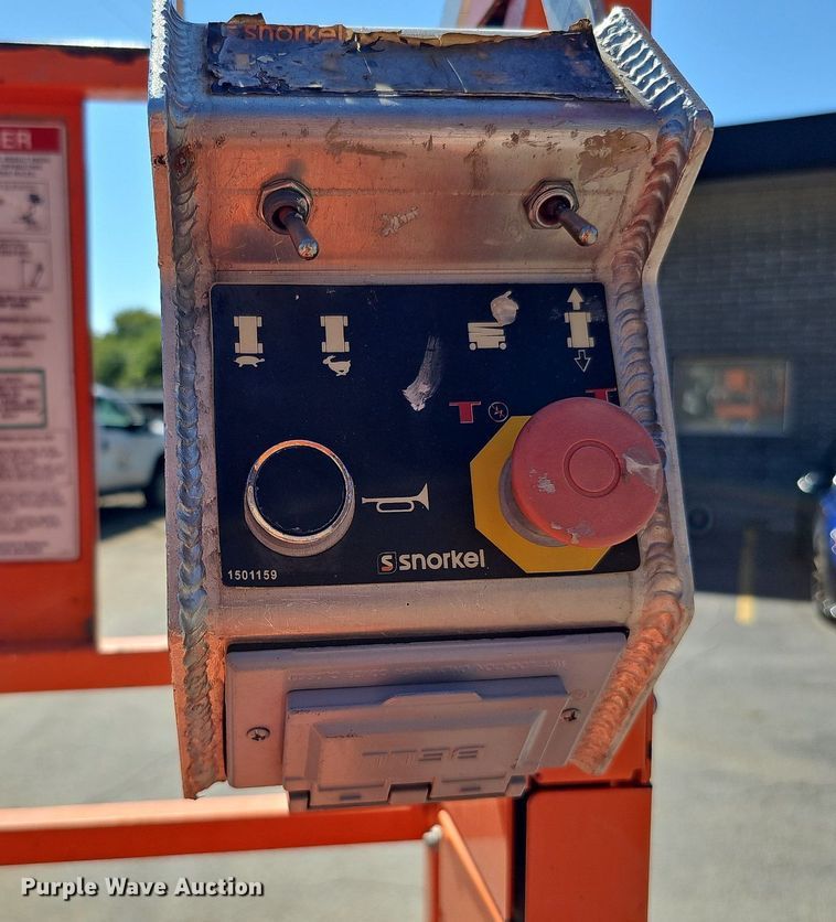 image for item DQ1175 2015 Snorkel S4726E  scissor lift